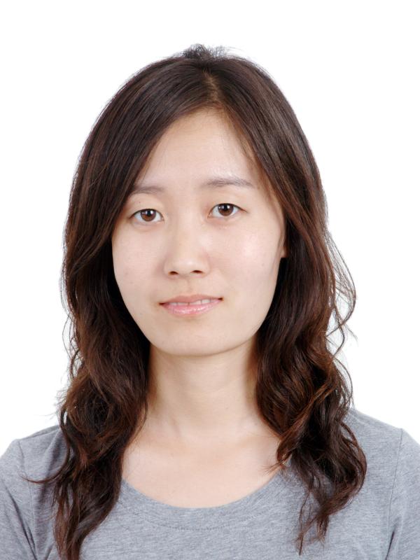 Yuehua "Zoe" Duan headshot on white background