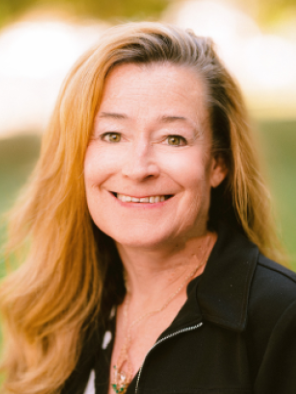 Amy Schmitz Headshot