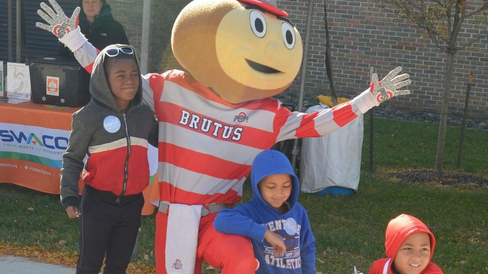 children posing with Brutus 