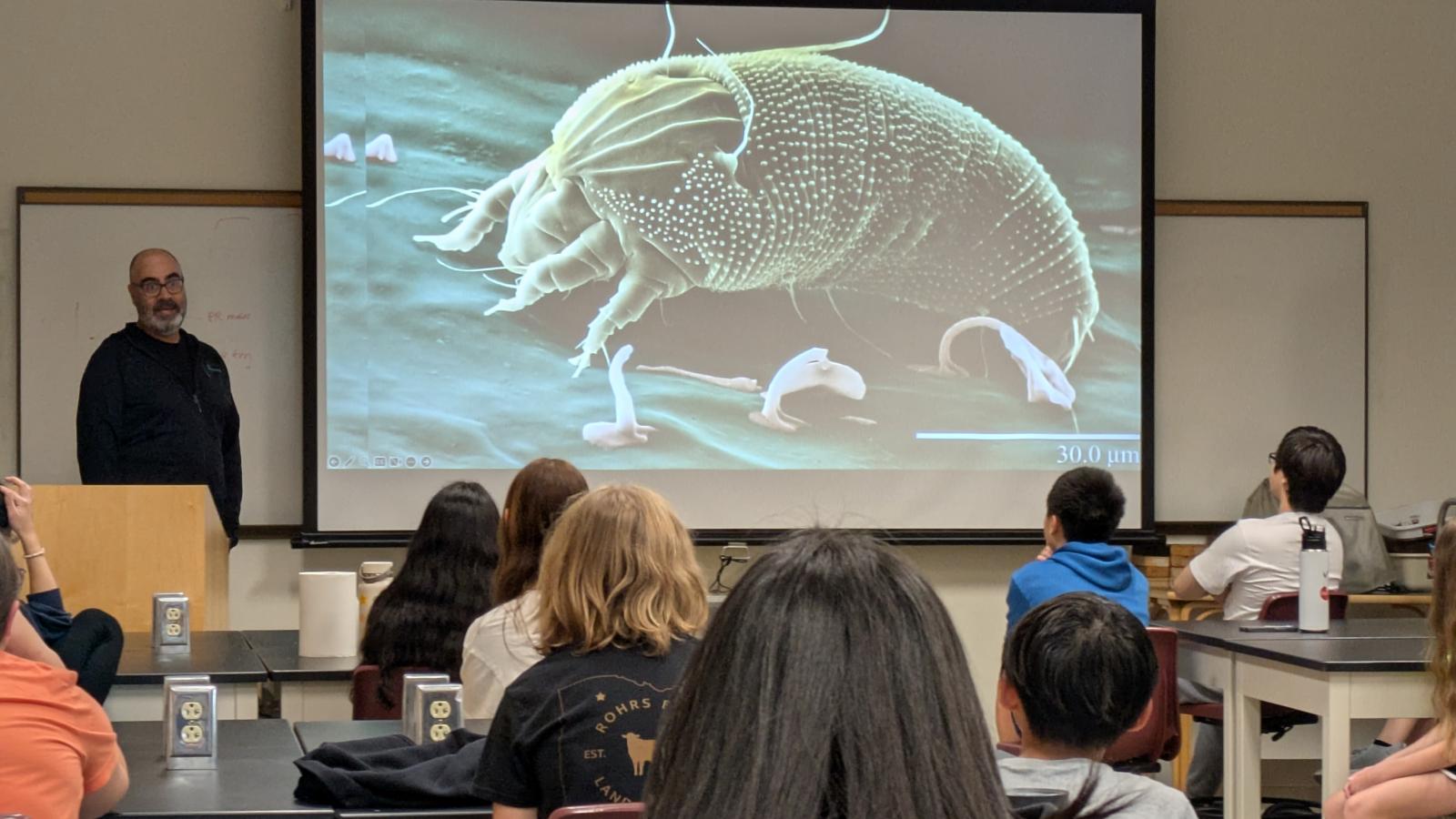 students learn about microorganism at the museum of biological diversity